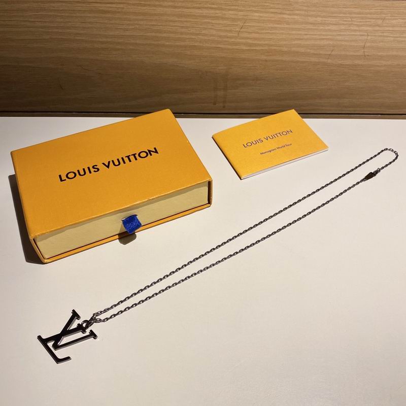 LV Necklace 03lyr700